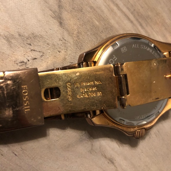 Women’s Fossil Rose Gold Watch🌹 - Picture 5 of 5